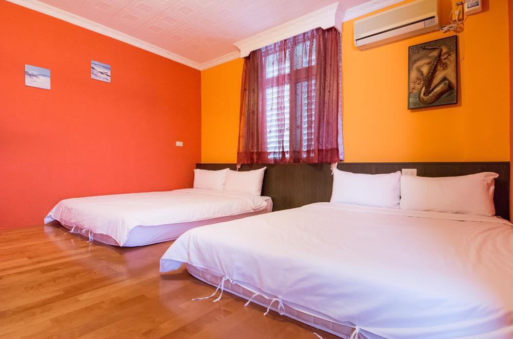 Dog House Bed & Breakfast Taitung ภายนอก รูปภาพ